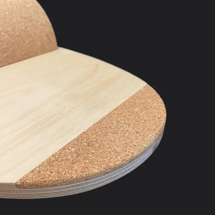 Kork-Endbereiche für zusätzlichen Grip und Schutz – Teil des kindgerechten Designs des Mini Balance Boards.