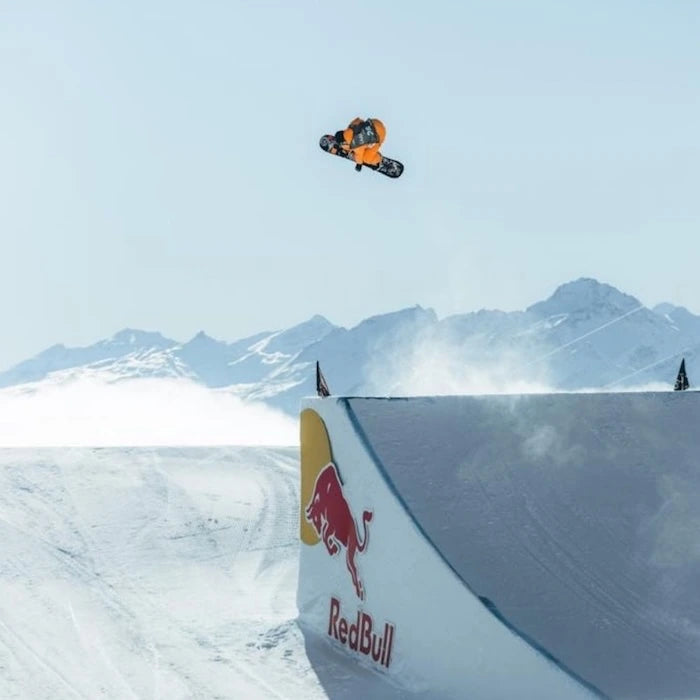 Jonas Junker beim Snowboard-Training – Team Rider von MECOS BOARDS.