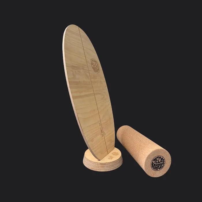 Balance Board Modell THE SHORTY in dekorativem runden Holzständer von Mecos Boards
