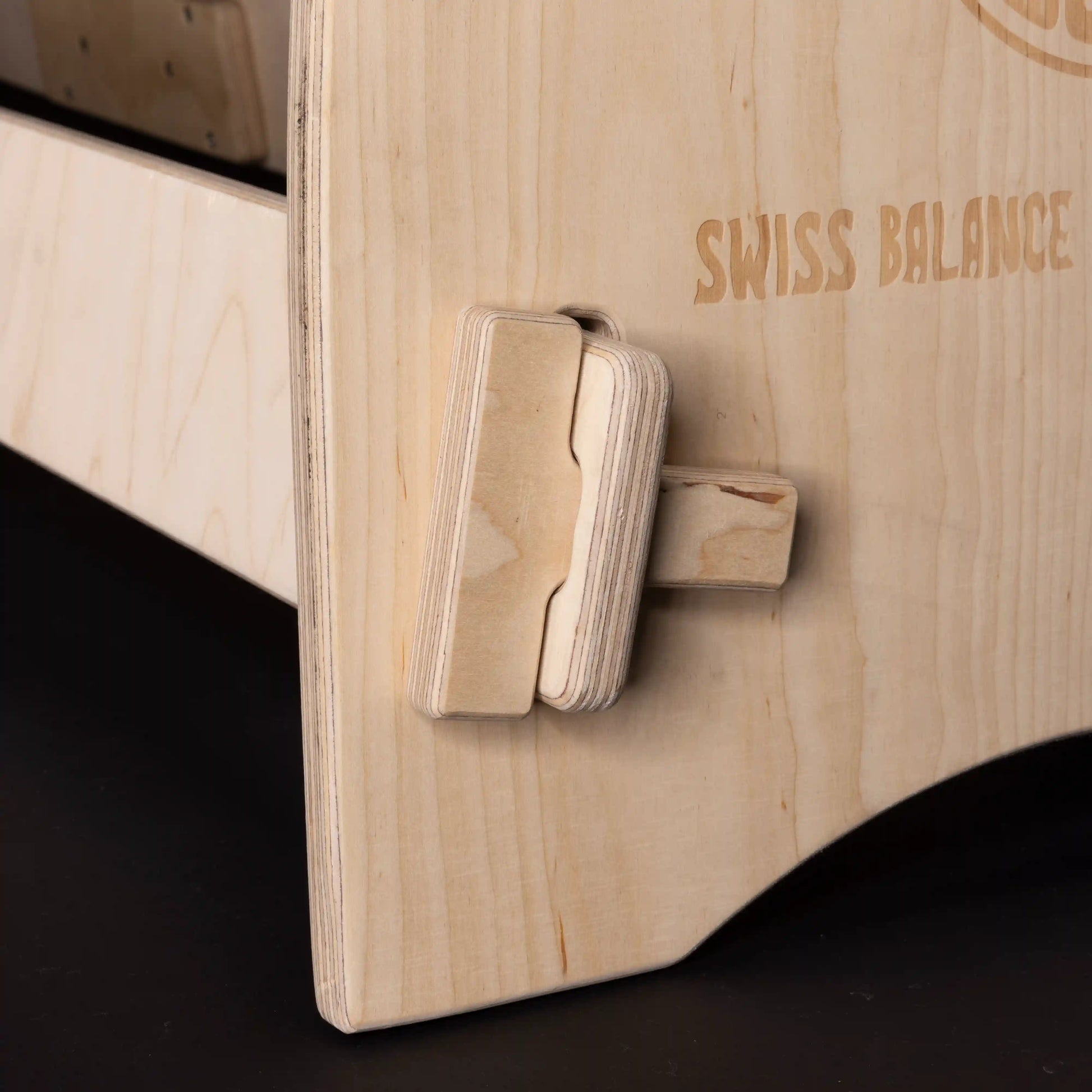 MECOS BOARDS Balance Trainer Pro – Holzkeil Detail, Swiss Made