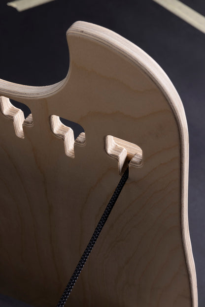 MECOS BOARDS The Balance Trainer Pro – Wellenförmige Seitenwand & Steckplätze Detail, Swiss Made Surf Trainer