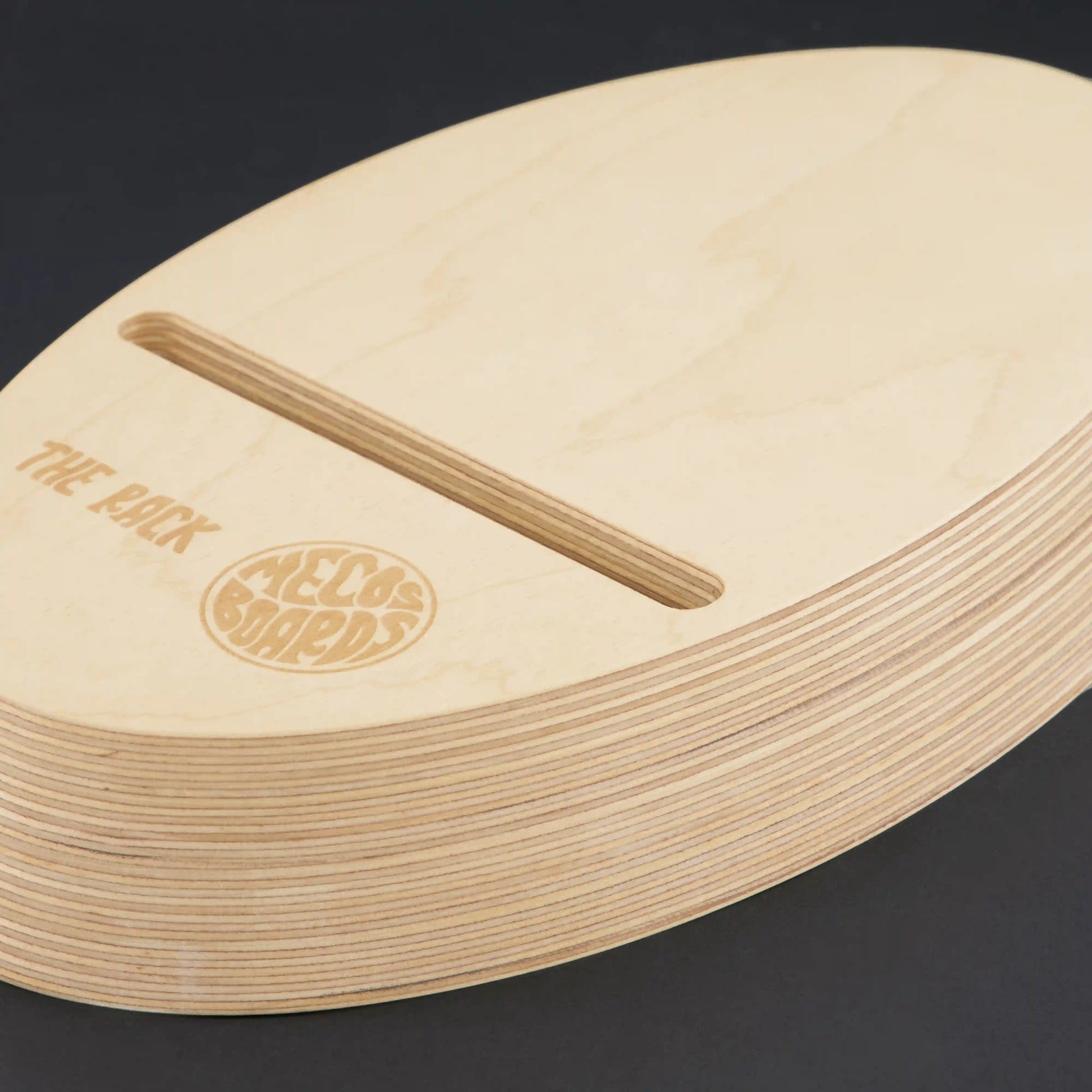MECOS BOARDS THE RACK Balance Board Ständer – Seitenansicht, ovale Form aus Birkenholz
