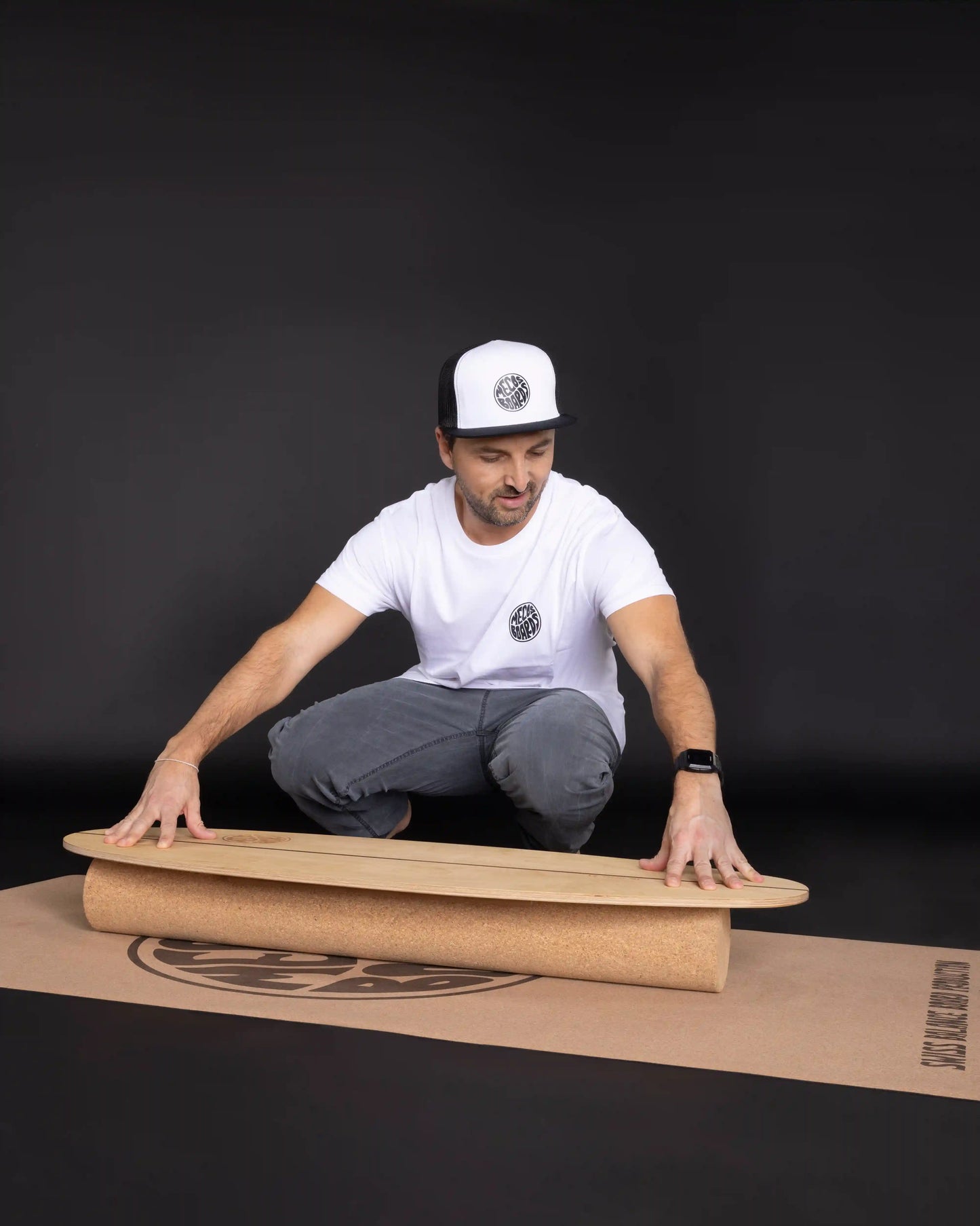 Einsteiger-Übung auf THE SURFER Surf Trainer – Balance Board Training für motivierte Surf Anfänger