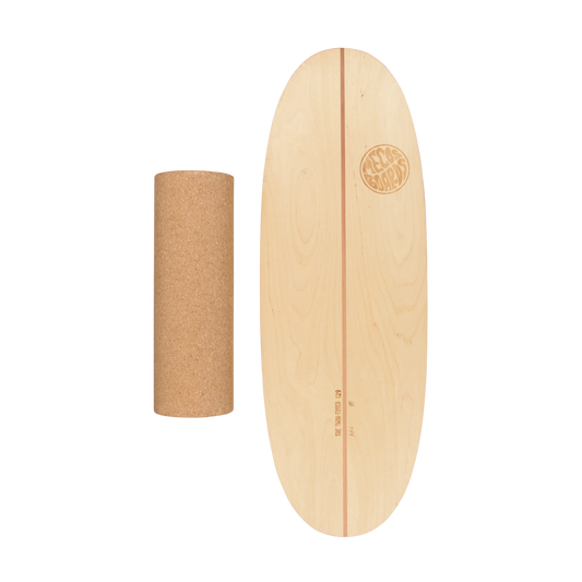 MECOS BOARDS Twin-Tipper Balance Board mit Korkrolle – Freisteller weisser Hintergrund, Swiss Made Birkenholz