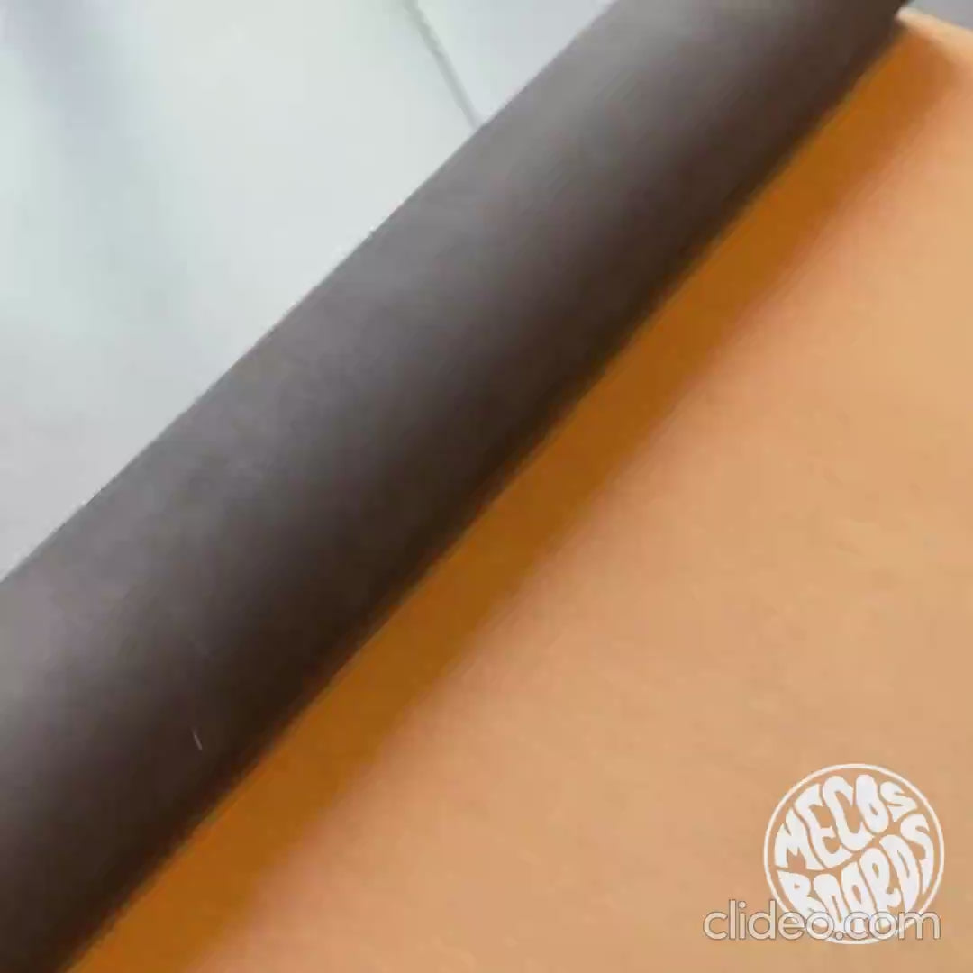 Mini Balance Board Video mit balancierendem Kind auf Balance Board Unterlage von MECOS BOARDS