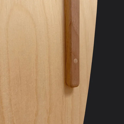 Detailansicht des präzise verarbeiteten Holzstoppers am Surf Trainer Balance Board von Mecos Board